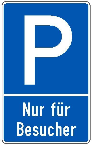 Parkplatzschild mit P in blau/weiß Text Nur für Besucher